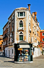 Venice-Newstand